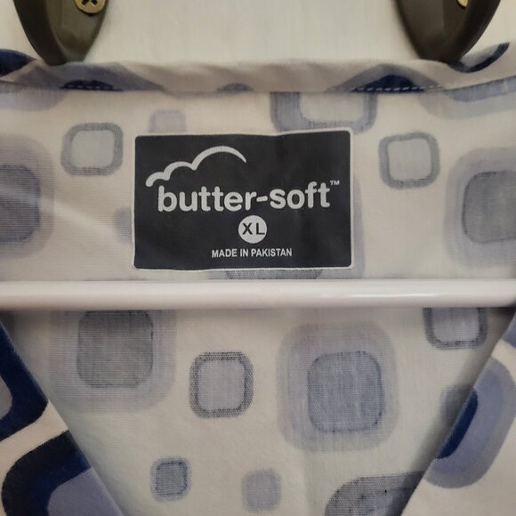 UA Butter-Soft Funky Geometric Cloud Print Scrub Top - Picture 4 of 5